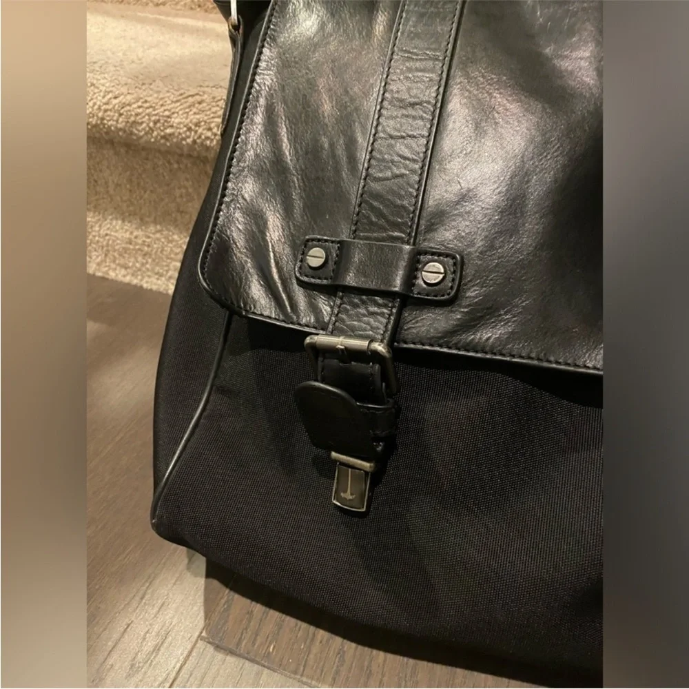 Kenneth Cole leather messenger bag